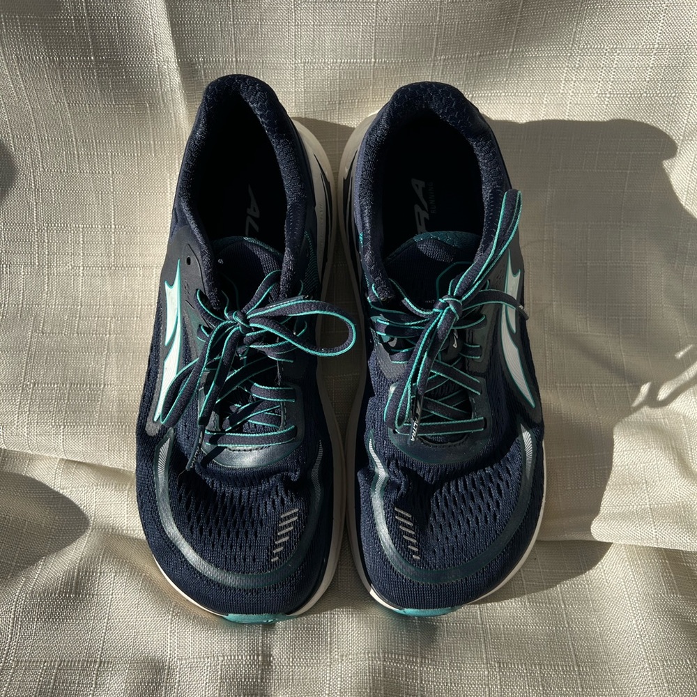 Altra Women’s Paradigm Running Shoes size 7.5 US W